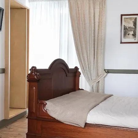 Casa Da Praca - *
